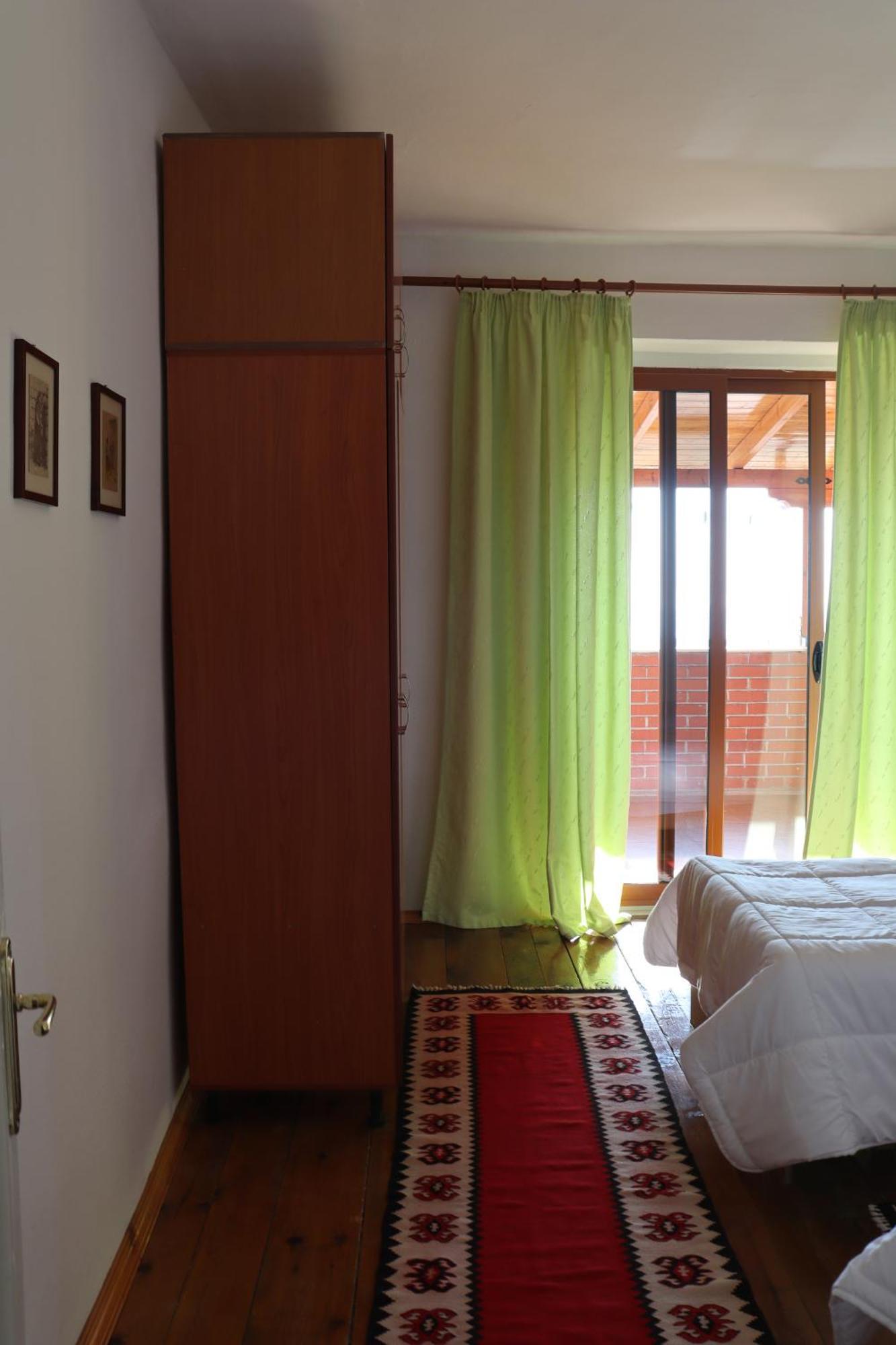 Vila 8 Krujë Buitenkant foto